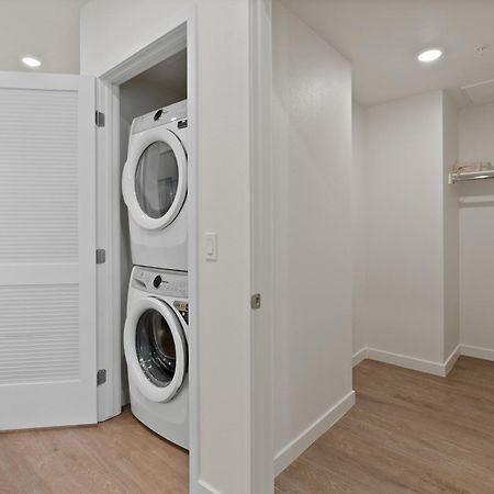 Bright Studio On Sunset Blvd, Free Parking, Gym, And Pool Лос-Анджелес Экстерьер фото