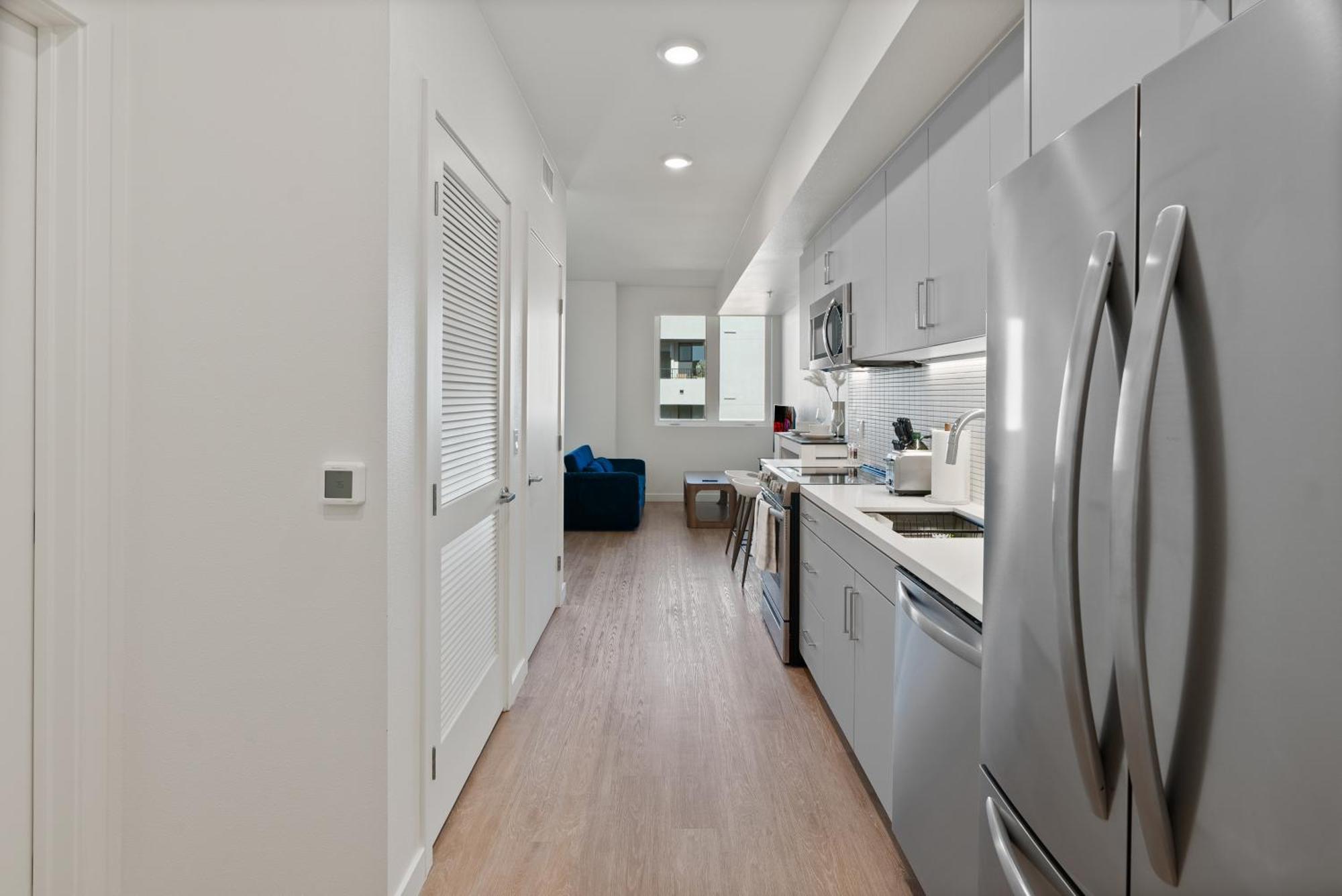 Bright Studio On Sunset Blvd, Free Parking, Gym, And Pool Лос-Анджелес Экстерьер фото